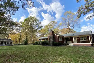 Image de Lakehouse & Bungalow with beach access