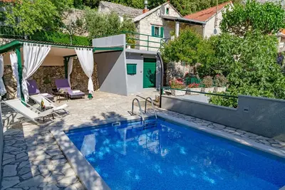 Ferienhaus Nikola mit Beheiztem Pool