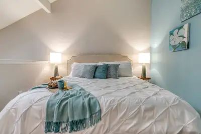 Image de Walk Stadiums✶2 Car Parking✶King Bed✶WiFi✶4k TVs #44