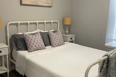 Image de The Bernice - Entire 2 Bedroom Apt in Quilt Town, Usa