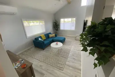 Image de 4th Street - Close to Downtown, Newly Renovated, Walk to Shopping, Dining, Drinks