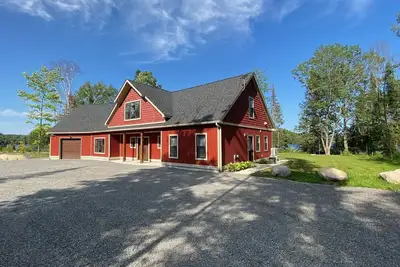 Image de Brand New Luxury Cottage on Deer Lake near South River / Parry Sound District