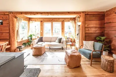 Image de Hygge Log Home Downtown with Great Mountain Access