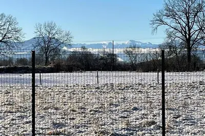 Image de villa avec terrain de pétanque et terrasse proximités des montagnes, randonnées