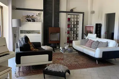 Image de Très belle villa dans un quartier résidentiel, vue dégagée au calme absolu.
