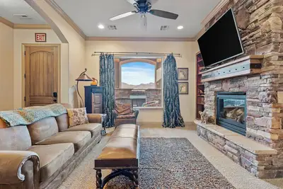 Image de Dreamy 2-bedroom condo with sweeping desert views