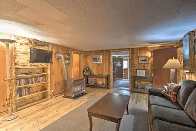 Image de Rustic Frederic Cabin Near Cross-Country Skiing!