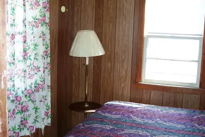 Rustic beach self-catering cabin - sleeps 6 to 8  - 3 min walk to beach!