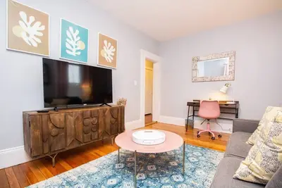 Image de Renovated 1br, Washington Sq, Longwood, Green Line