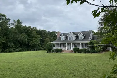 Image de 'The Retreat' sleeps 12– with mountain view, modern huge kitchen on 15 acres