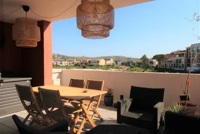 Image de Superbe appartement pour 4 personnes climatisé et avec terrasse situé à Gassin