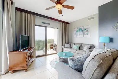 Image de Sixth-floor condo with rooftop pool, Hot tub, high-speed WiFi & washer/dryer