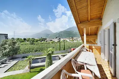 Image de Appartement \"Weinsepphof 9\" avec vue sur les montagnes, piscine et balcon