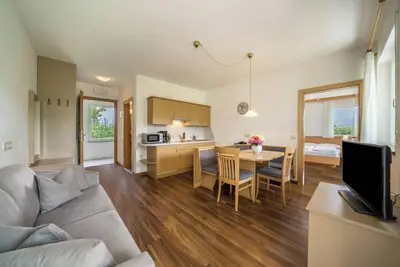 Image de Appartement \"Weinsepphof 8\" avec vue sur les montagnes, piscine, Wi-Fi, jardin et balcon