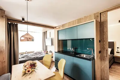 Image de Appartement \"Mysciliar Tree Iii\" avec vue montagne, Wi-Fi, jardin, terrasse et balcon