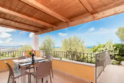 Image de Villa Casa Angus avec vue partielle sur la mer, climatisation, jardin et terrasse ; animaux acceptés