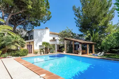 Image de Chalet Villa Can Charles. Vue sur les montagnes, Wifi, climatisation, piscine, jardin et terrasse