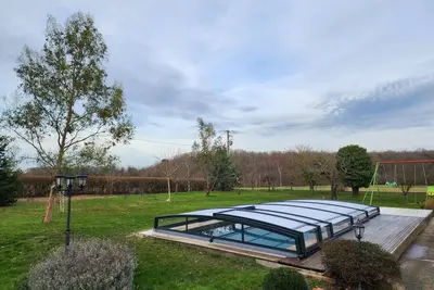 Image de 4 chambres 12 couchages dans grande propriété avec grand terrain arboré au calme
