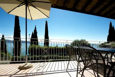 Image de Residence Limoni del Rustichel: Apartment N. 7 with lake view, underground parking and pool.