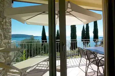 Image de Residence Limoni del Rustichel: Apartment N. 8 with lake view, underground parking and pool.