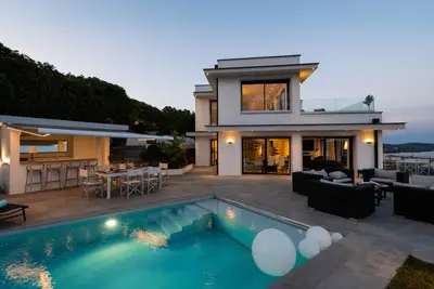 Image de Cavalaire sur mer, magnifique villa vue mer panoramique, proche centre ville