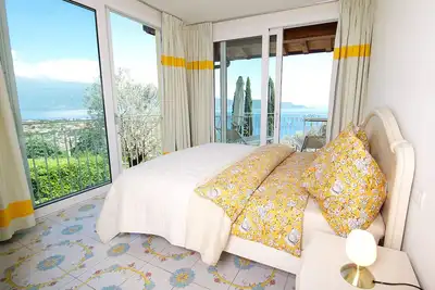 Image de Residence Limoni del Rustichel: Apartment N. 11 with lake view, underground parking and pool.