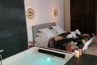 Image de La Flamboyante, suite avec spa - Château La Vidalle