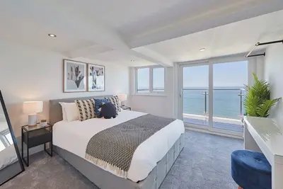Host & Stay | Pier View Penthouse
