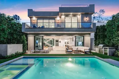 Image de Villa Bond by LuxJB🥇Design Award-Winner 🏆 Heated Pool & Jacuzzi