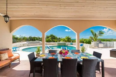 Image de 4br 4Bth: ocean view, walk to Long Bay Beach, pool