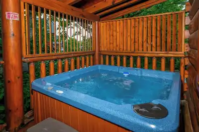 Image de Rockin' in the Smokies | Enjoy grilling out, cozying up in the hot tub, or playing arcade games!