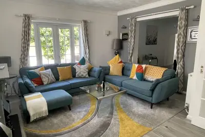 Image de Appartement-Famille-Sdb privée avec baignoire-Vue sur Rue-Flat 4-Luxury Famil. . .