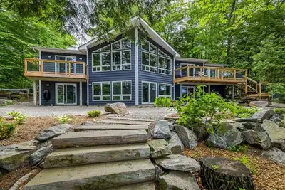 Image de 4 bedrooms and 3 bathrooms on Clear Lake!