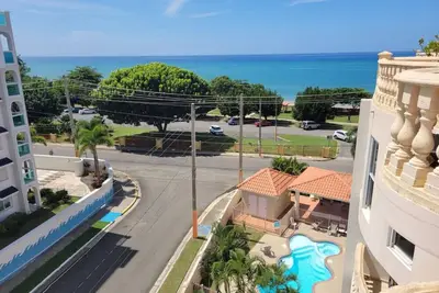Image de Penthouse Across the Street from the Beach- 3 bdr