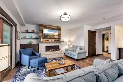 Image de Luxurious Residence 1345 sqft. 2 bed, 2 bath in Private Lakefront Community