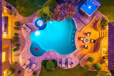 Image de MIllion $ Desert Dream + Heated Spa & Pool with Waterslide+SportsCourt+Pickelball+Putting Green