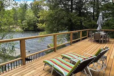 Image de Sunny lakeside cottage with stunning sunset views!