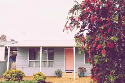 Image de Cute Beach Shack located close to the Beach and Shops