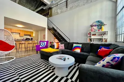 Image de 5109 Peters Cartridge Factory · ✪Kings Island Loft w/ Brewery, River, Bike trails✪