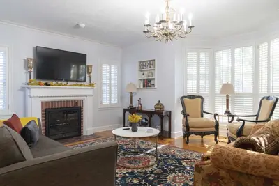 Image de Yellow Cottage Home Close to I-40 and I-27