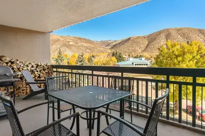 Image de Effortless Convenience & Comfort: Spend the Day at the Mountain & Night by the Fire | Cozy 1 Bedroom