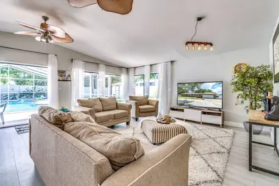 Image de Spacious hideaway - 5 miles to the beach- heated pool/jacuzzi