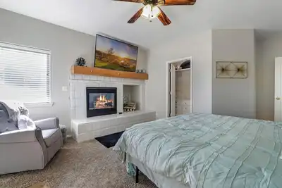 Image de New! Canyon Trail Condo. Private. Full kitchen! 😍<br>Can’T Beat This Location! 📍