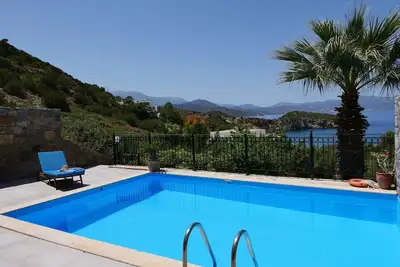 Image de Villa d'une chambre avec piscine d'eau de mer privée! À seulement 150 mètres de la mer