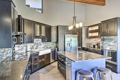 Image de Private Evergreen Hideaway w\/ Deck + Mountain View