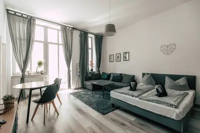 Image de Luga Homes - Gewandhaus - Industrial Studio mit Küche und Balkon