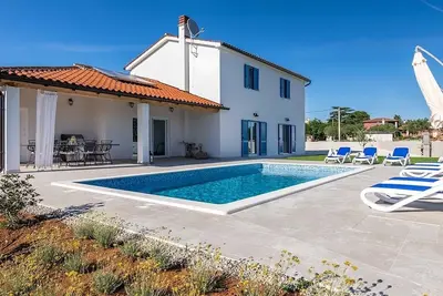 Image de Villa 2095/39179 (Istria - Klarići), 13000m from the beach