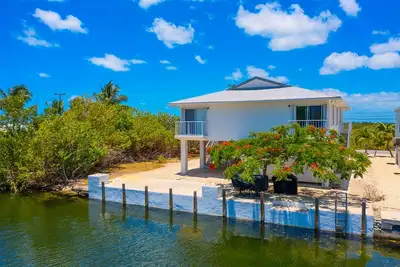 Image de Escape to Eden | Canalfront half-duplex with short run to channel on Big Pine Key