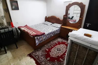 Image de Private room with attached bathroom