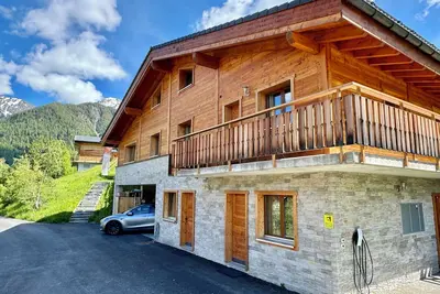 Image de Spacious Chalet with outside Hot tub in 4Vallées ski resort in La Tzoumaz.